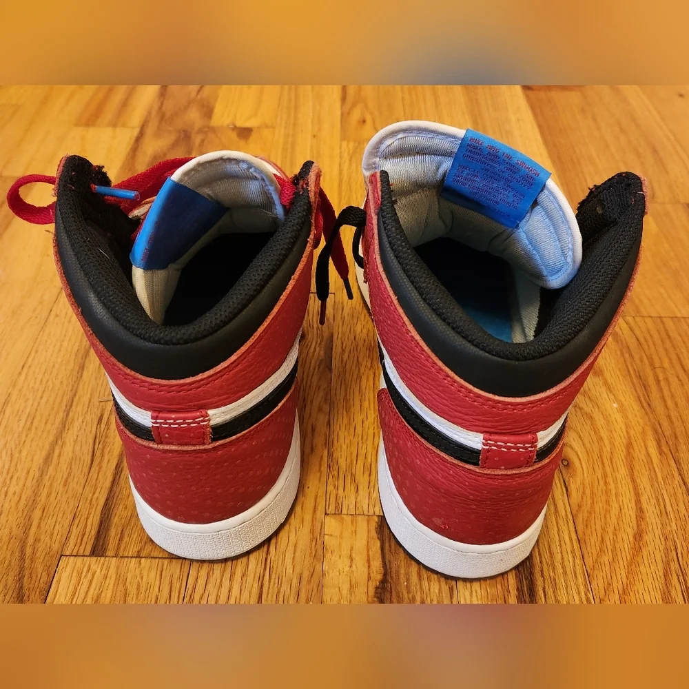 Nike Air Jordan 1 High OG SP Across The Spiderverse Spiderman 6.5Y - Picture 2 of 7